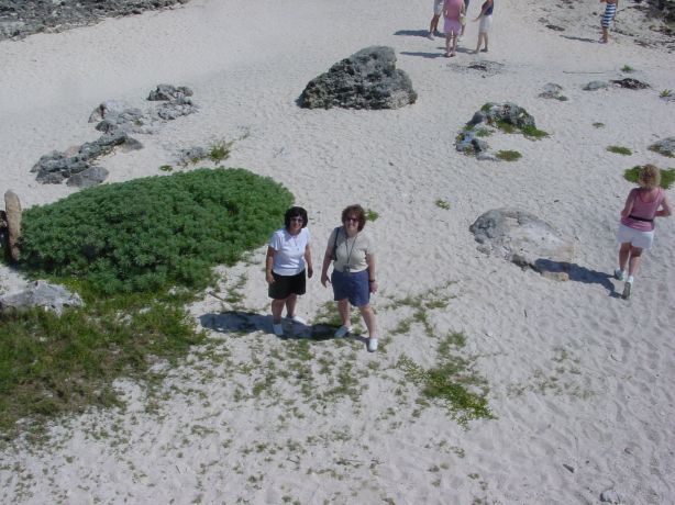 ../Images/Rose and Kristen on the beach.jpg